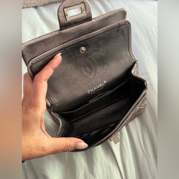 Chanel AUTHENTIC Pewter 2.55 Reissue Mini 224 Double Flap Bag Ruthenium Hardware - Picture 4 of 11